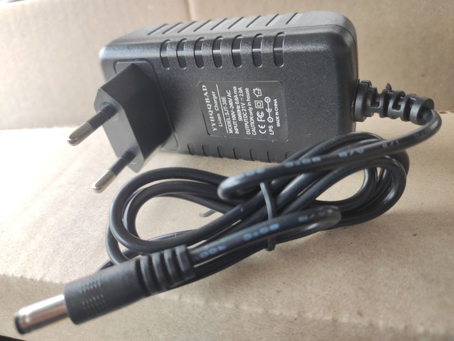 Зарядка с индикатором 21v 2A