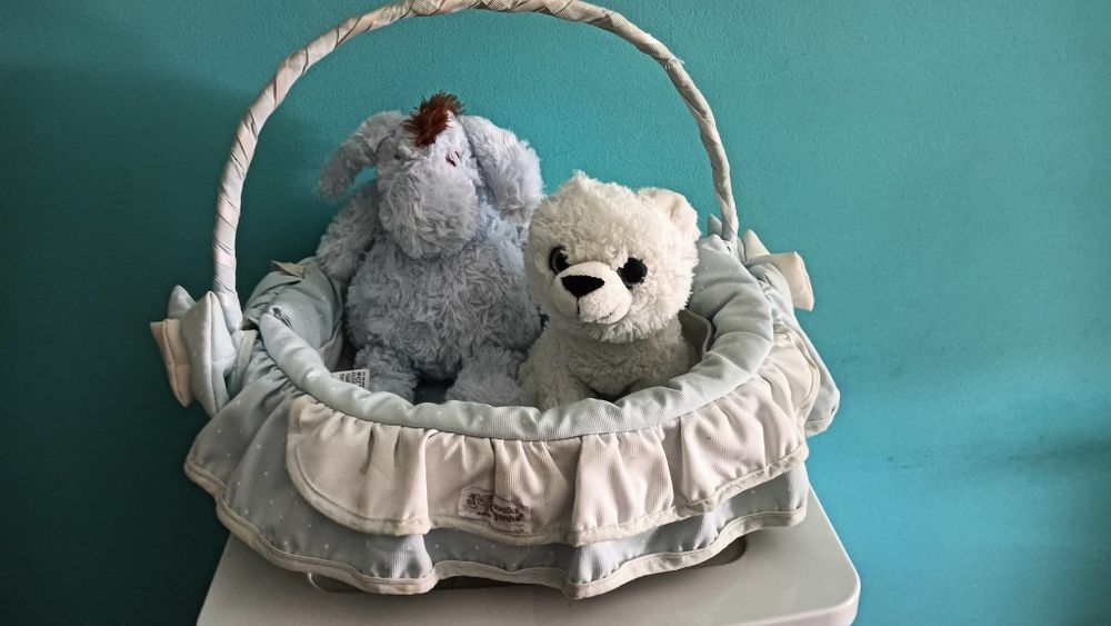 Cesta para acessórios bebe com oferta de dois peluches 13€