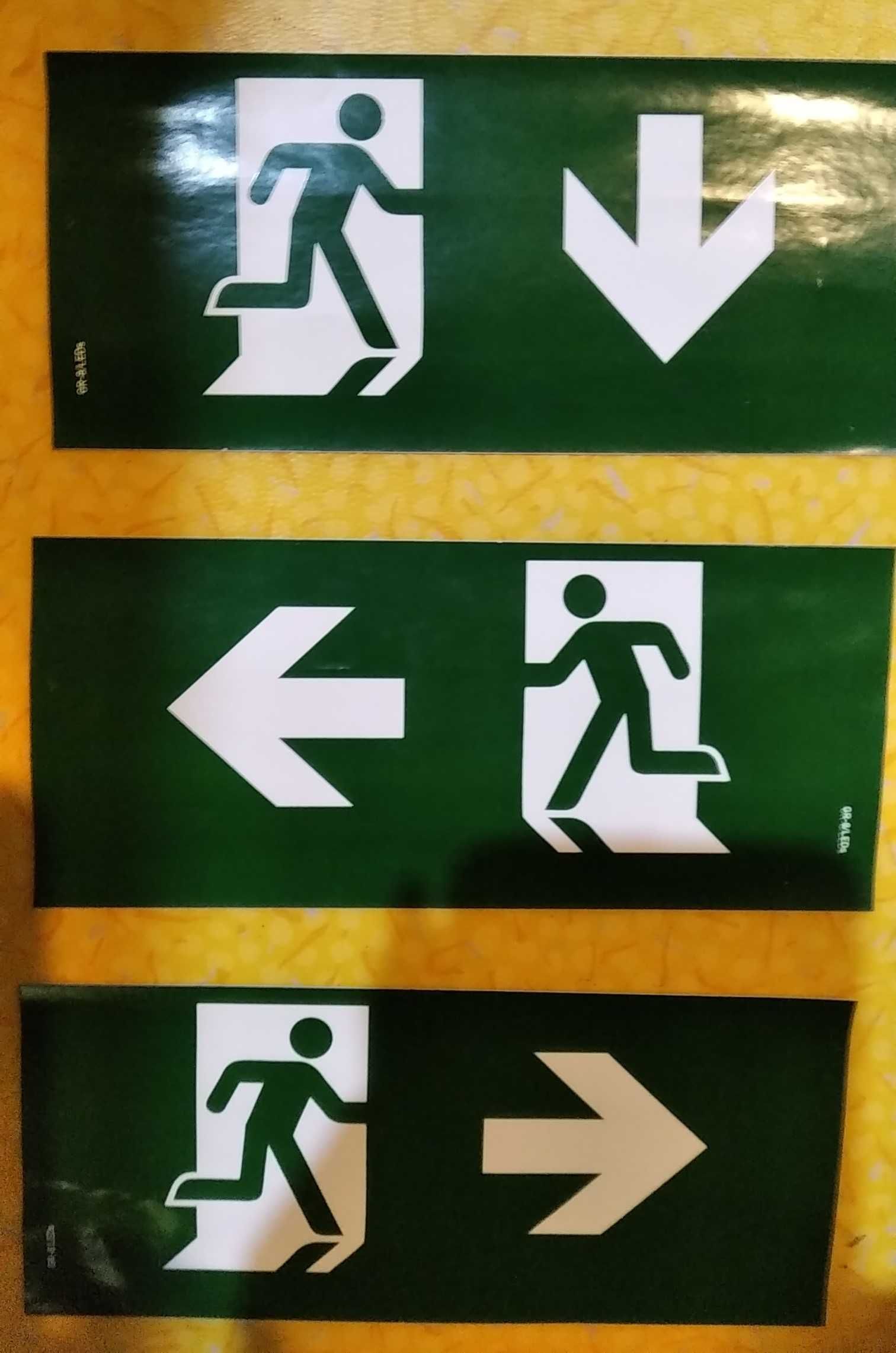 Sinalética de extintores ou saídas de emergência, suporte p/ extintor