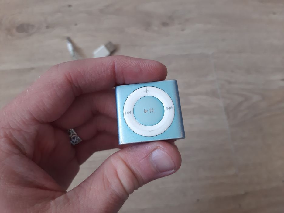 Мп3 плеер Ipod shuffle в хорошем рабочем состоянии