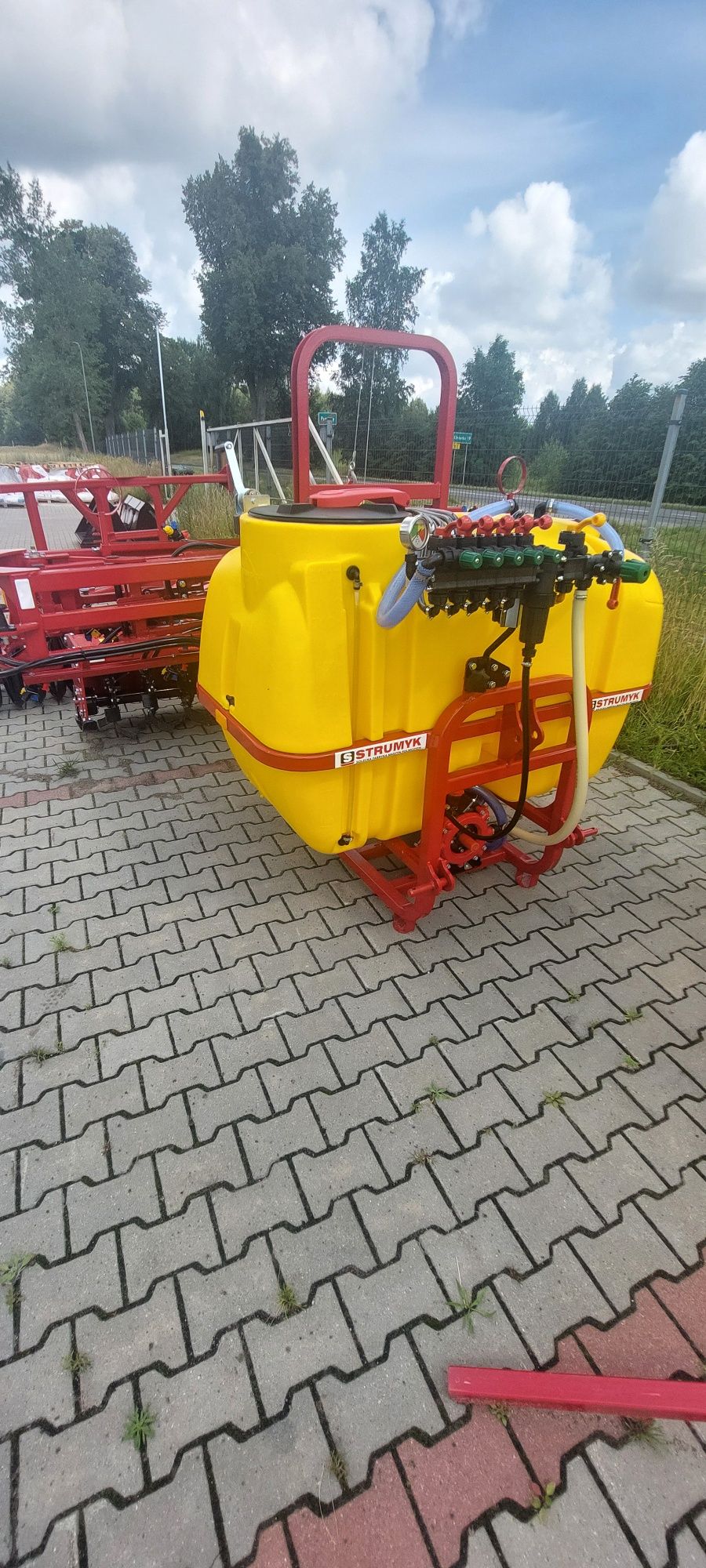 Opryskiwacz 18m, 800l RSM