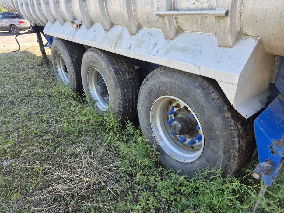 Напівпричіп самоскид