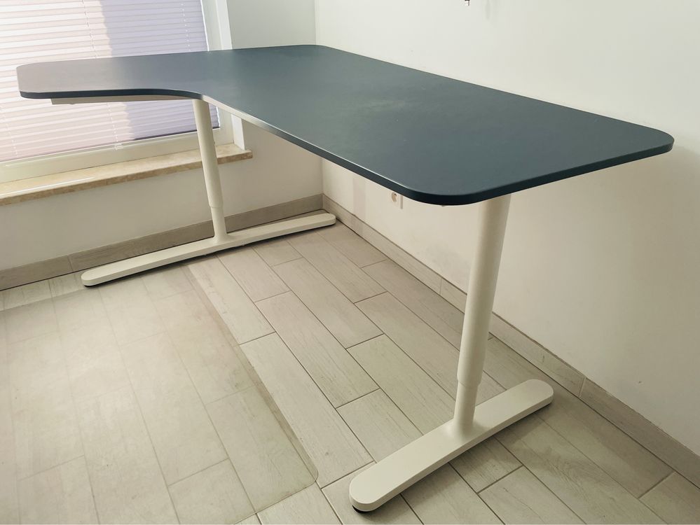 IKEA biurko BEKANT narożne 160x110 niebieski blat białe nogi
