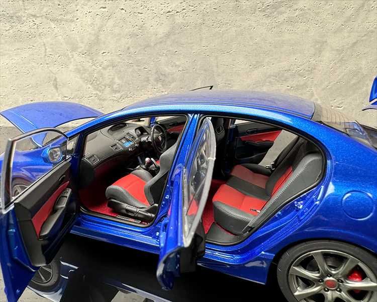 Модель авто Honda Civic Type R (FD2) 2007, 1:18, Well/Kyosho. Новая