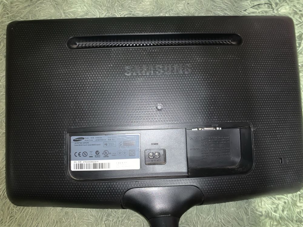 Широкоформатный ЖК-монитор 19 дюймов Samsung SyncMaster S19A10N
