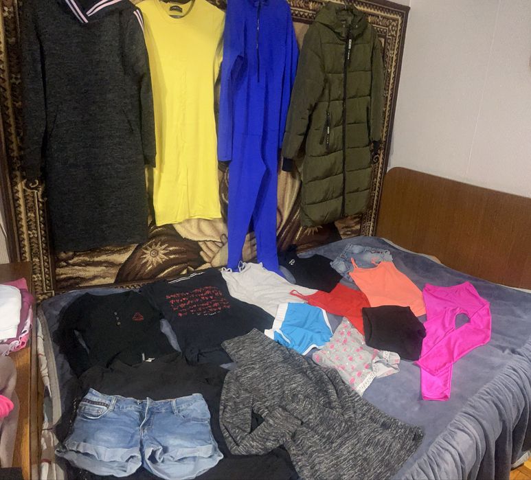 Віддам не дорого речі 300 гр.