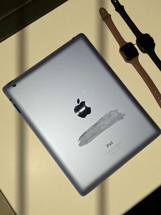 Apple iPad 4 9.7” Wi-Fi 16GB A1458 + etui ochronne