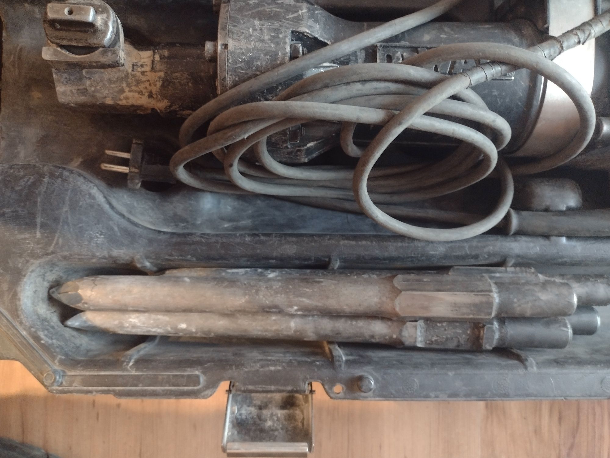 Młot wyburzeniowy DeWalt D 25961