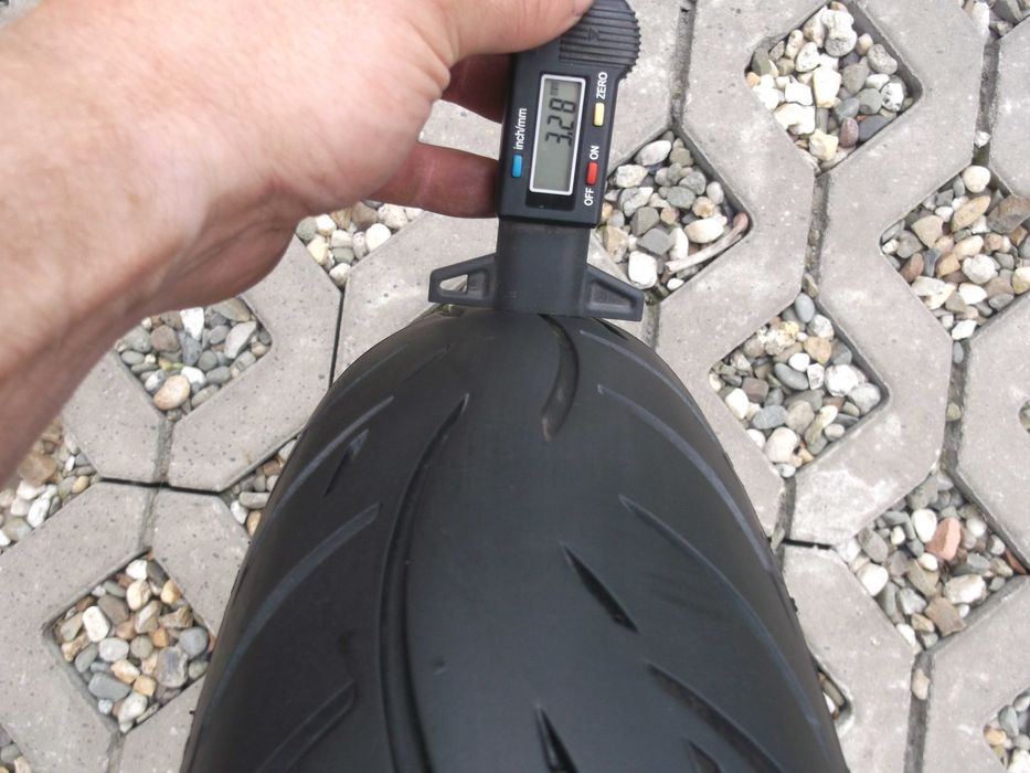 opona 120/70ZR17	Metzeler Roadtec z8 interact dot5015 3,2mm