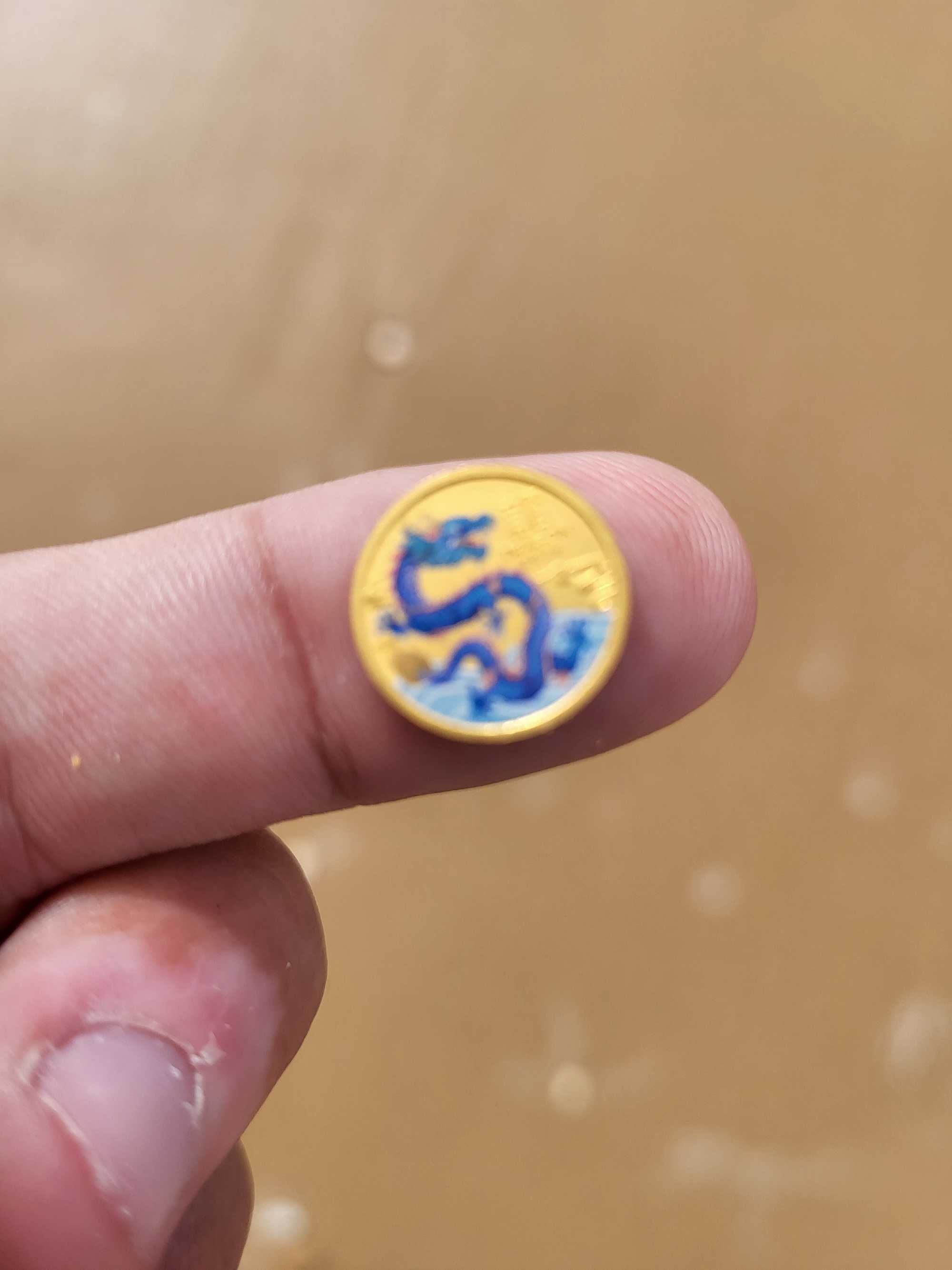 Moeda de ouro colorida do ano do Dragão 2024