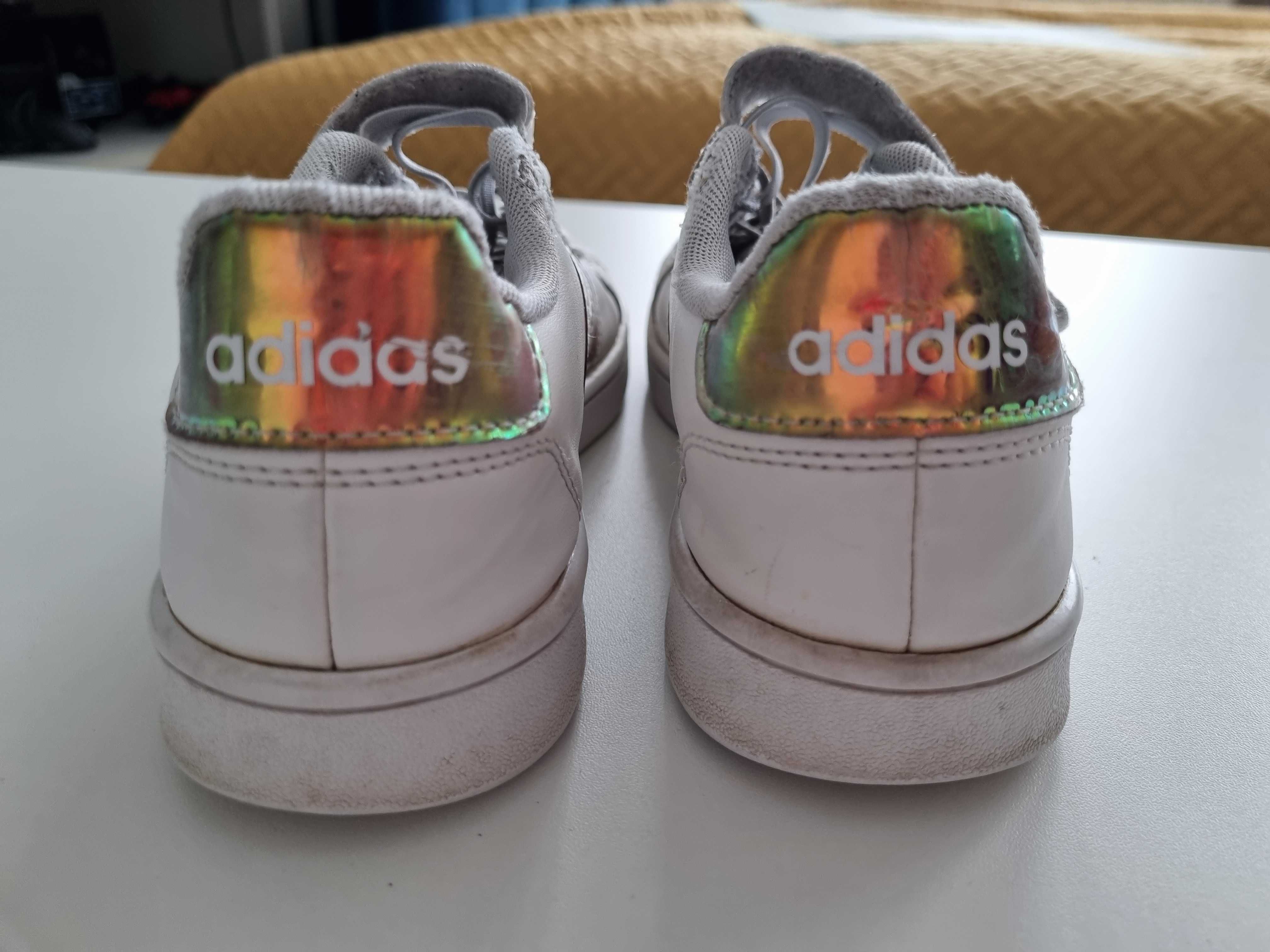 Buty Adidas r. 34 białe z holo wstawkami