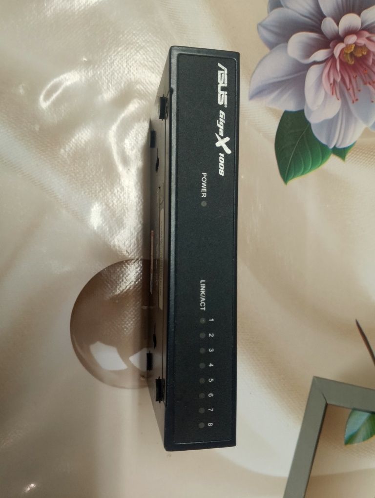Камутатор Asus GigaX 1008/G