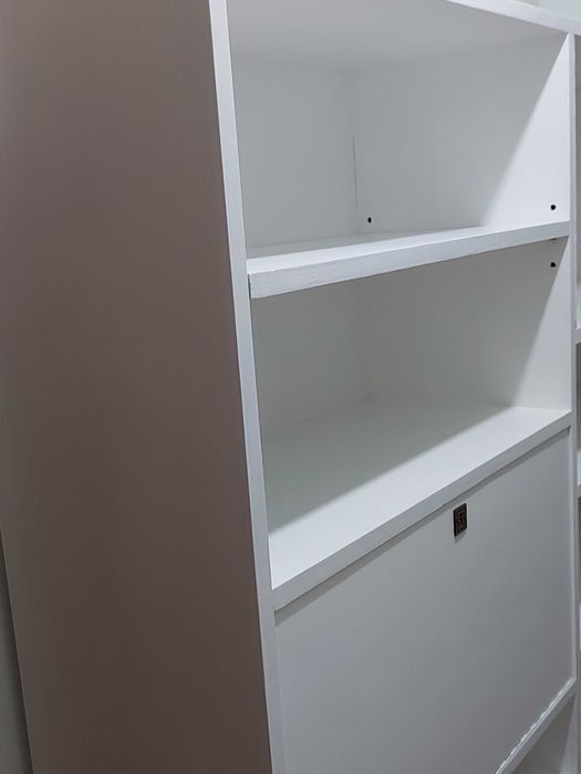 Mòvel / Estante na COR BRANCO