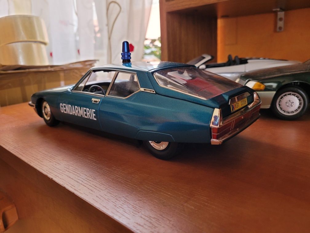 Model Citroën SM policja, skala 1/18, Norev