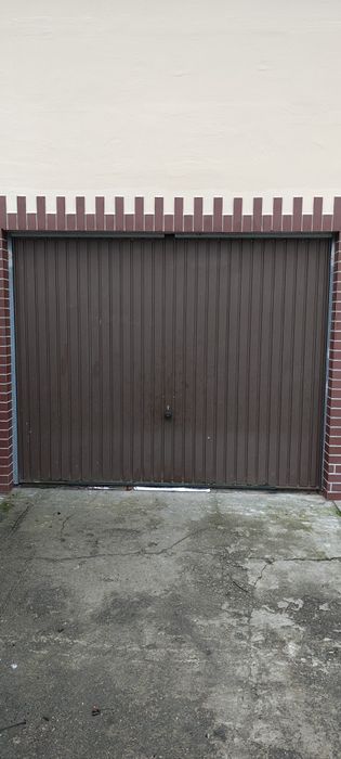 Brama garazowa uchylna