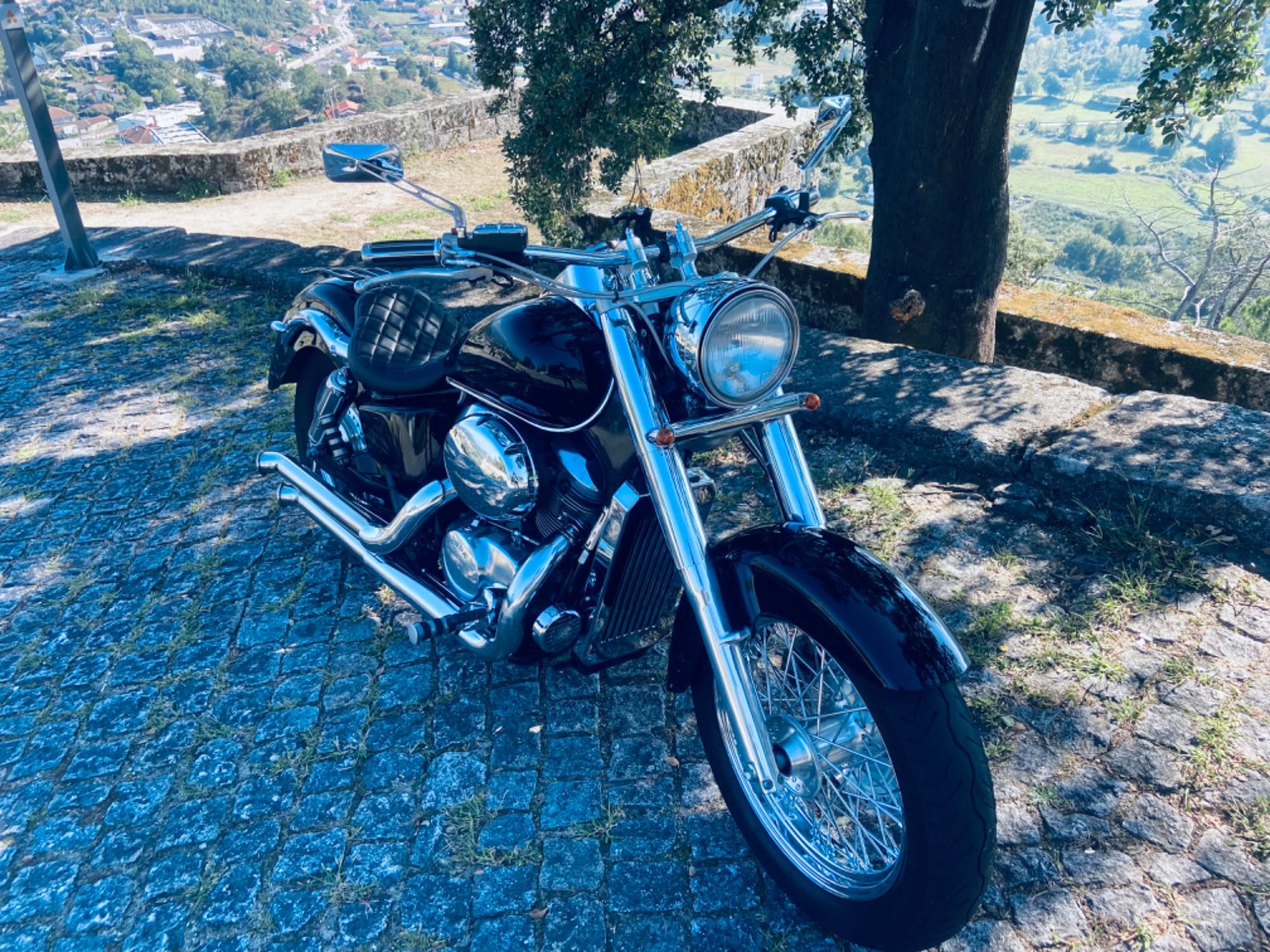 Honda Shadow 750.