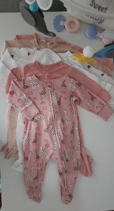 Дитячий одяг на дівчинку