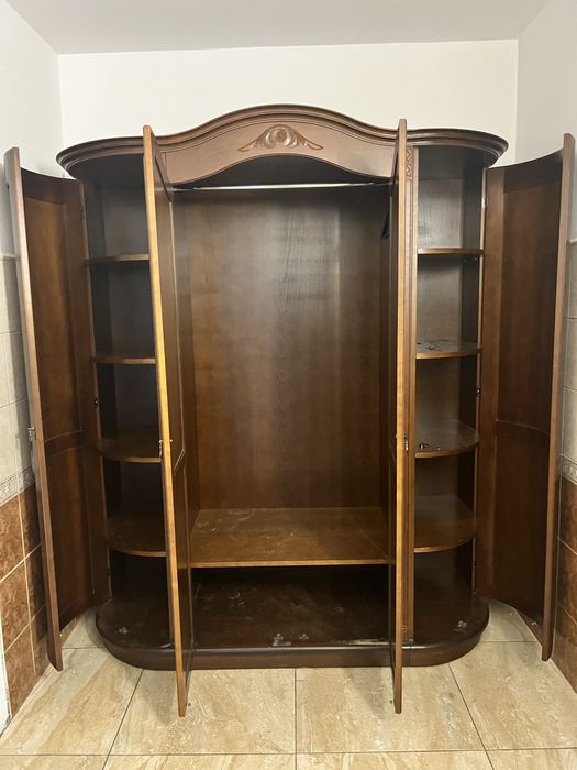 Szafa używana w stylu dawnym