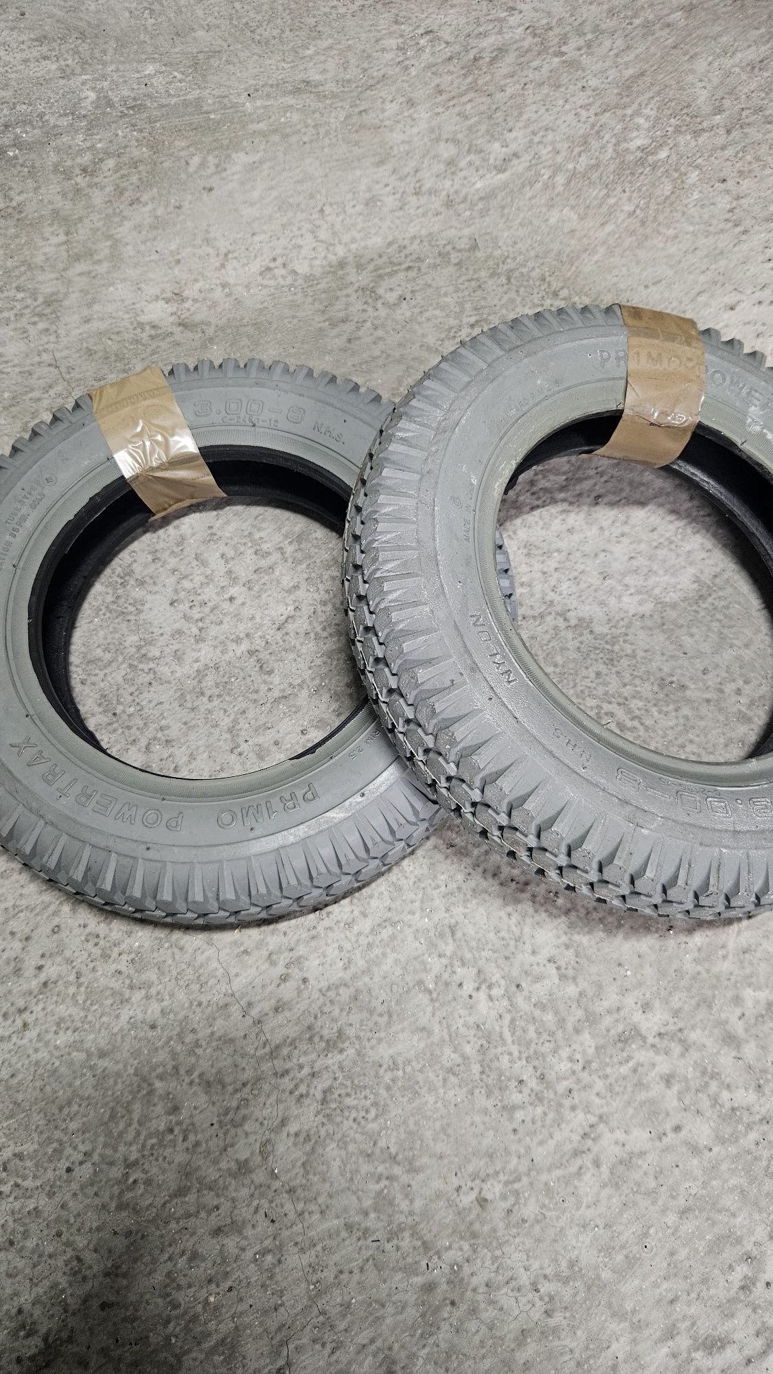 Pneus para cadeira de rodas elétrica