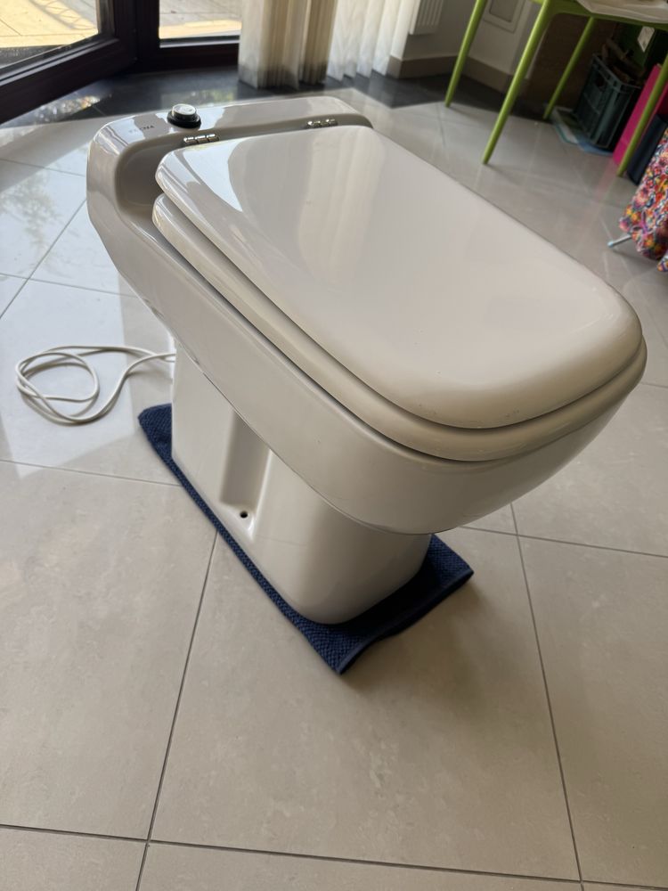 Wc z rozdrabniaczem tecma 230v