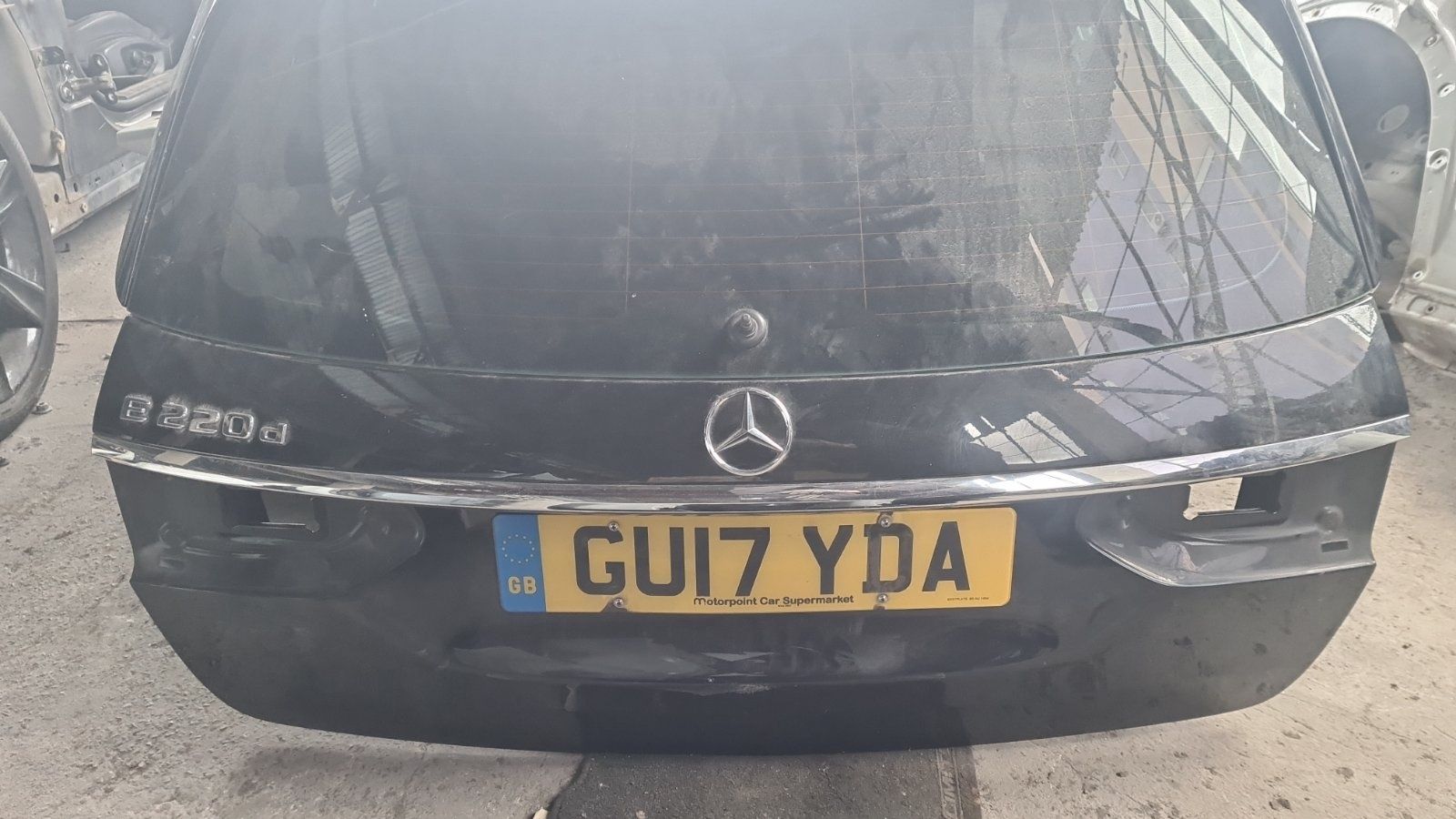Задня ляда на Мерседес W213 універсал. Суперовий стан.