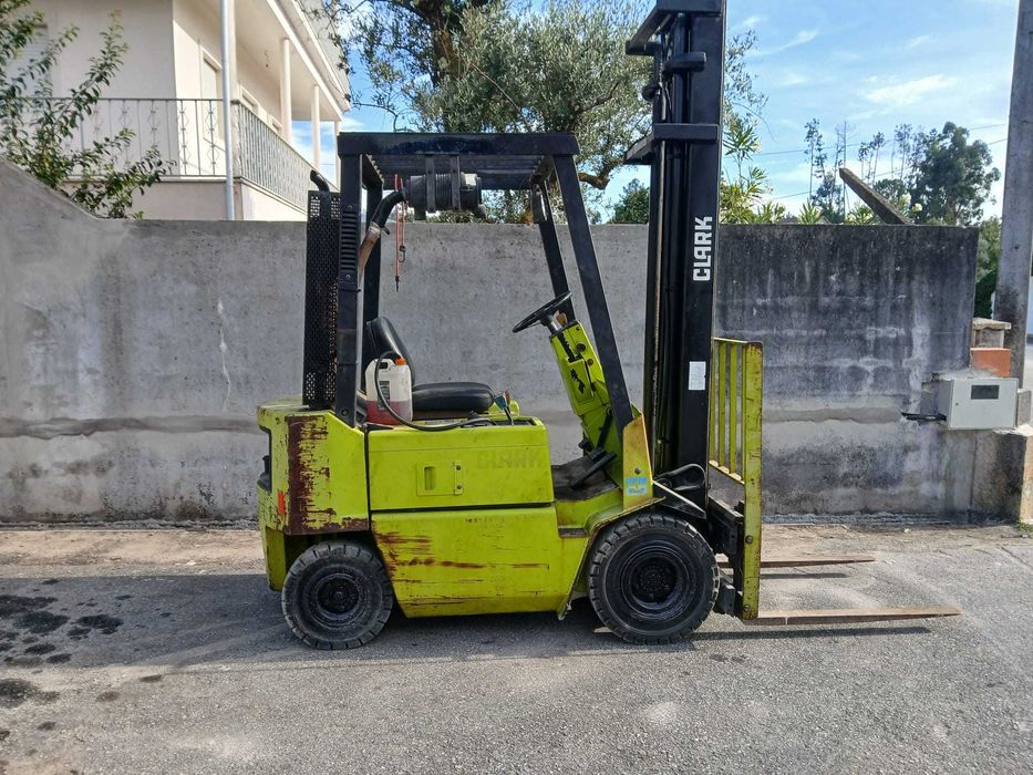 Empilhador Clark 1500 kgs gasoleo