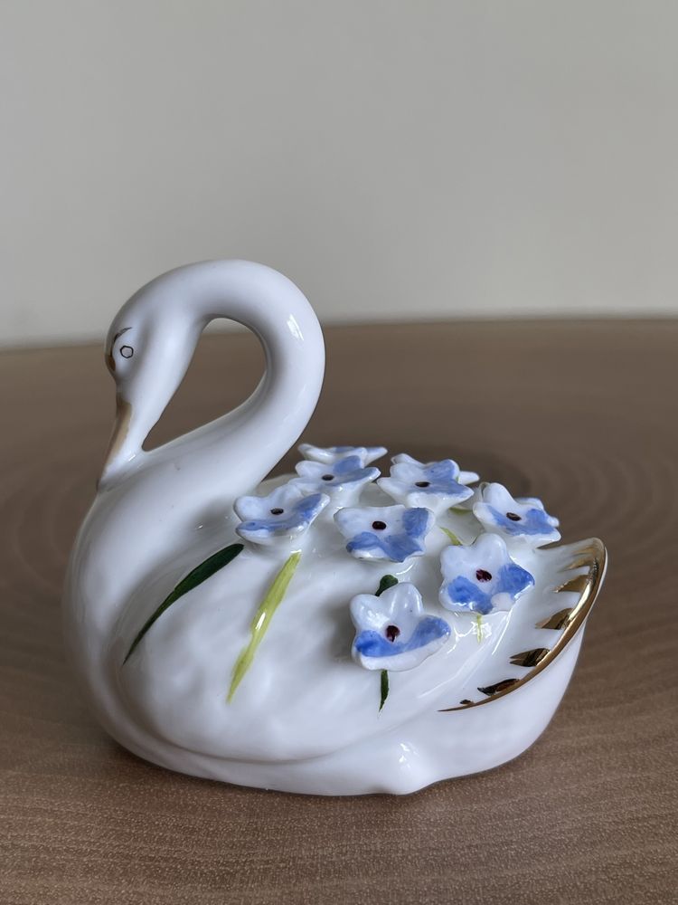 Figura Porcelana Coimbra S P Ave Cisne em Biscuit