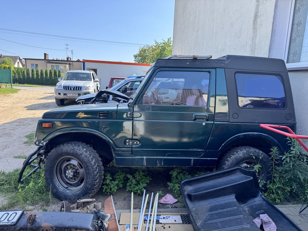 Suzuki Samurai SJ410/413 -mamy wszystkie części. Cena za silnik.