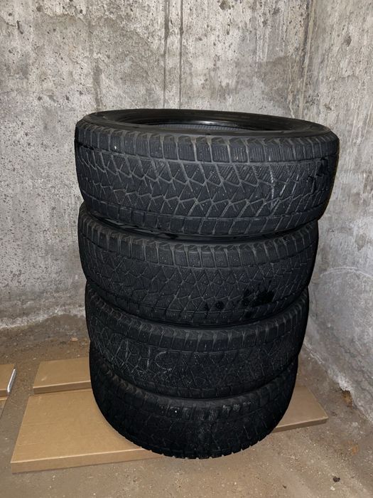 Зимові шини Bridgestone Blizzak DM-V2 215/60 R17 96S