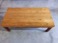 Mesa de centro em madeira maciça  de cor avelã