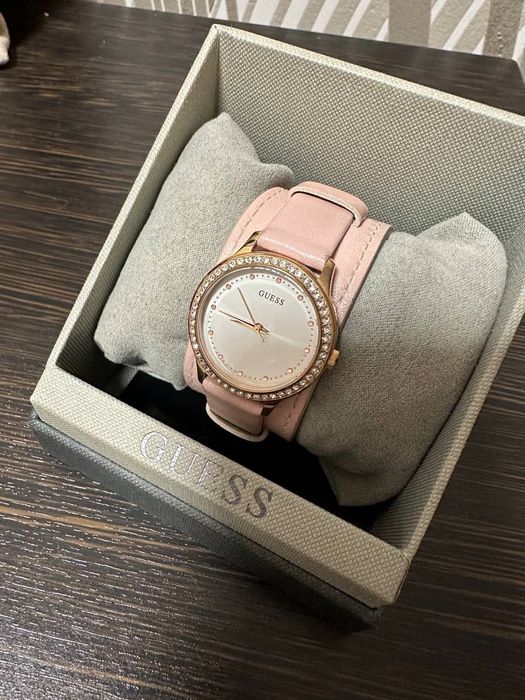 Продам Часы Guess W1150L3