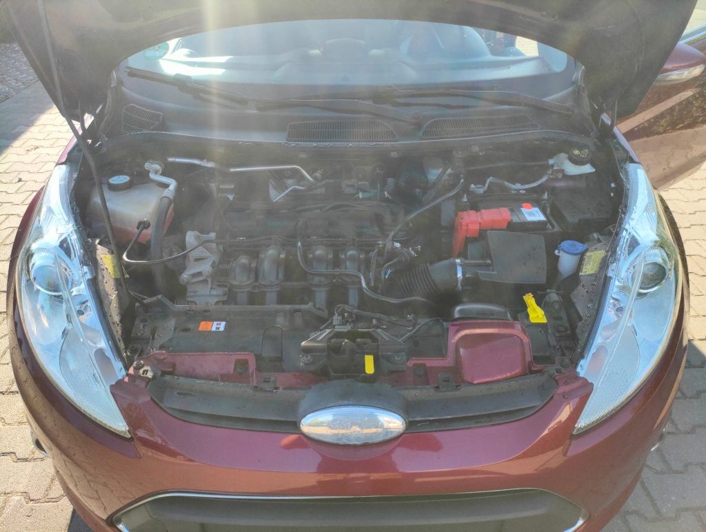 Ford Fiesta benzyna Klimatyzacja Aluminiowe felgi Chrom Pakiet