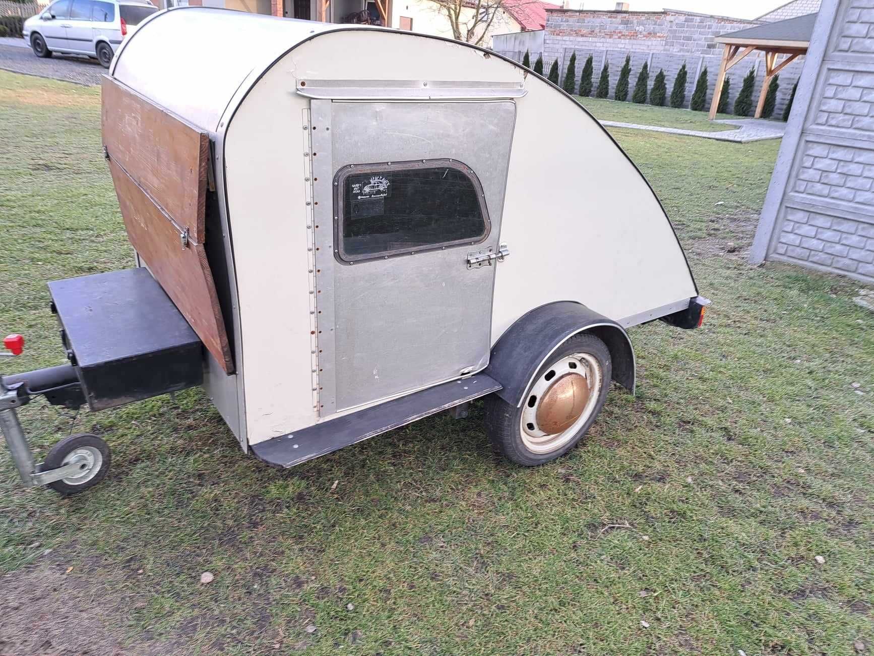 Volkswagen Garbus 1964r. z przyczepką