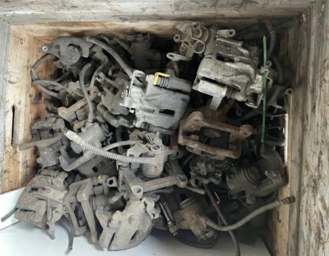 В наявності 50 шт.Передня і Задня балка,пружини,фаркоп Vivaro, Trafic.