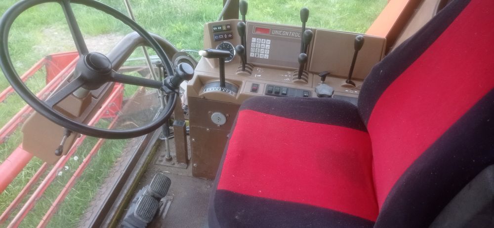 Комбайн зернозбиральний Dronningborg 7500