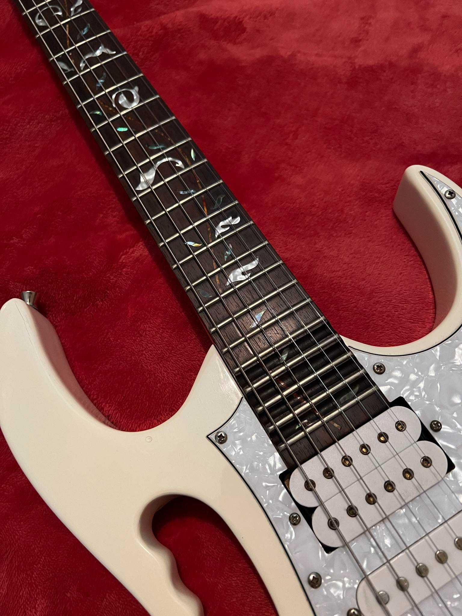 Ibanez JEM7V White Team J Craft (replika)