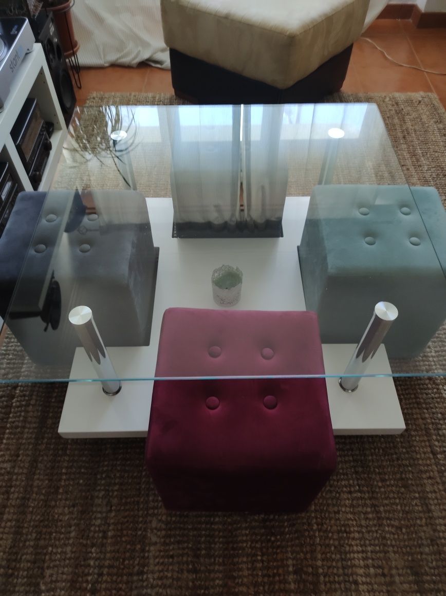 Oportunidade Mesa de centro linda e impecável  com 4 puffs
