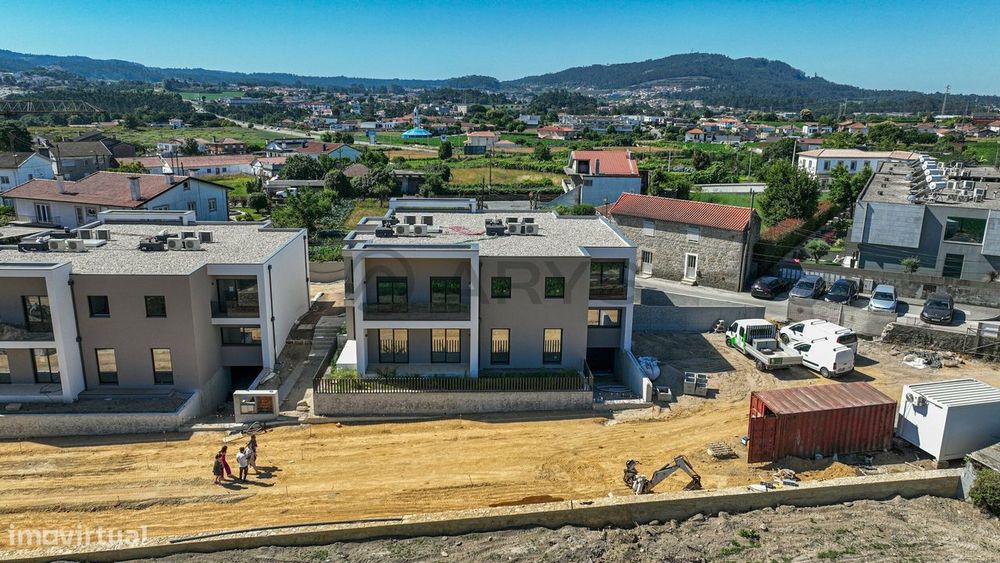 Apartamento T1 Novo Com Jardim