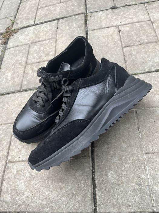 Жіночі кросівки