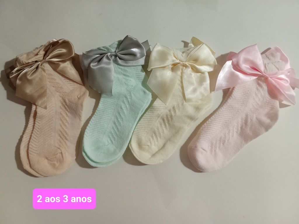 Meias pequenas com laço