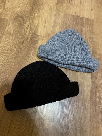 Теплі шапки у двох кольорах