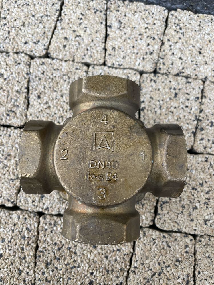 Zawór mieszający 4 drogowy DN40 Kvs 24