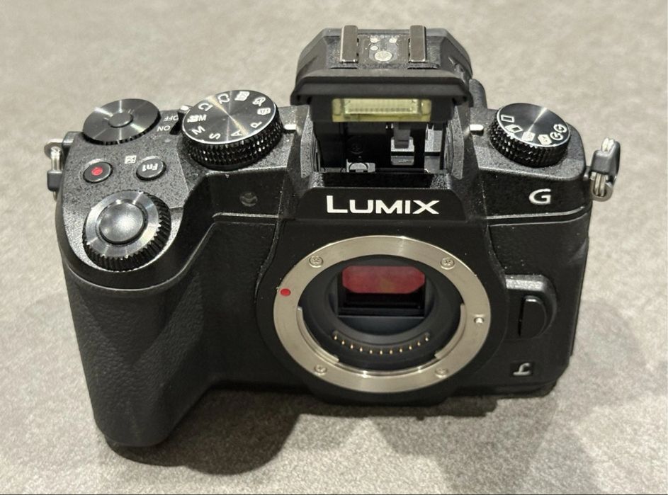 Panasonic Lumix G8 kit 14-42 mm+сумка Lowepro,зарядка ,фільтри,SD