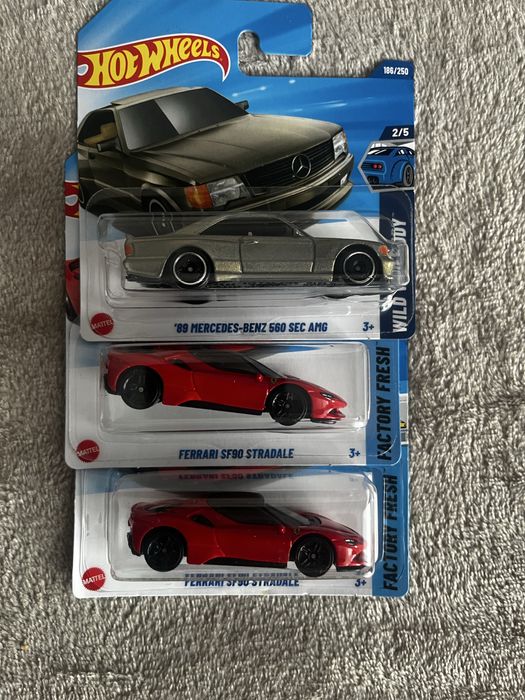 Hot wheels. Ferrari SF 90, Ferrari F40 i mercedes