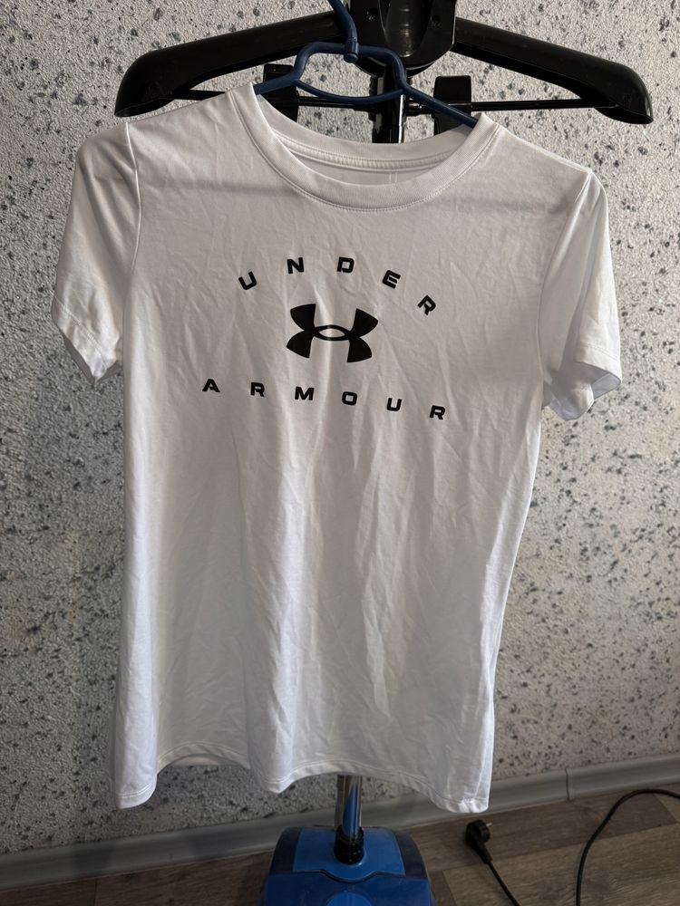 Футболка under armour