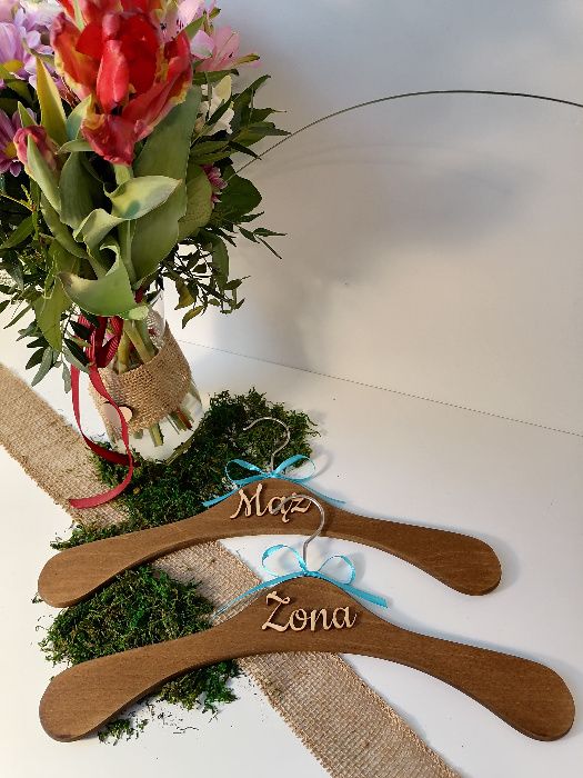 Rustykalne wieszaki ślubne - Żona i Mąż, satynowa wstążka