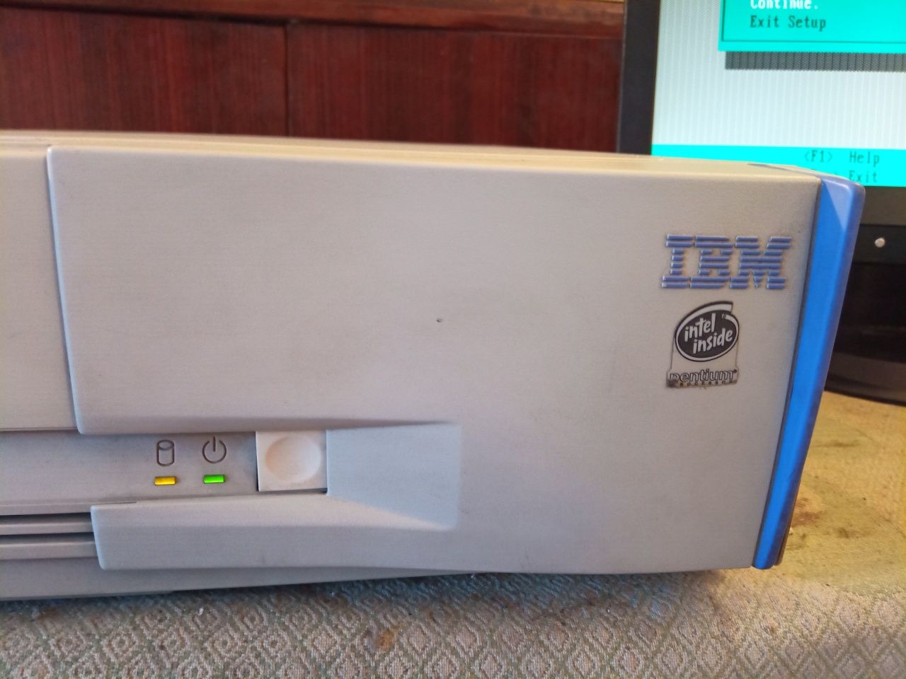 Коллекционный компьютер IBM 330 в идеальном состоянии