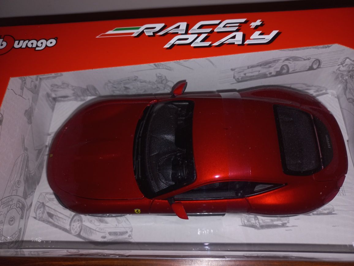 Bburago Ferrari Roma, skala 1:24, race+play