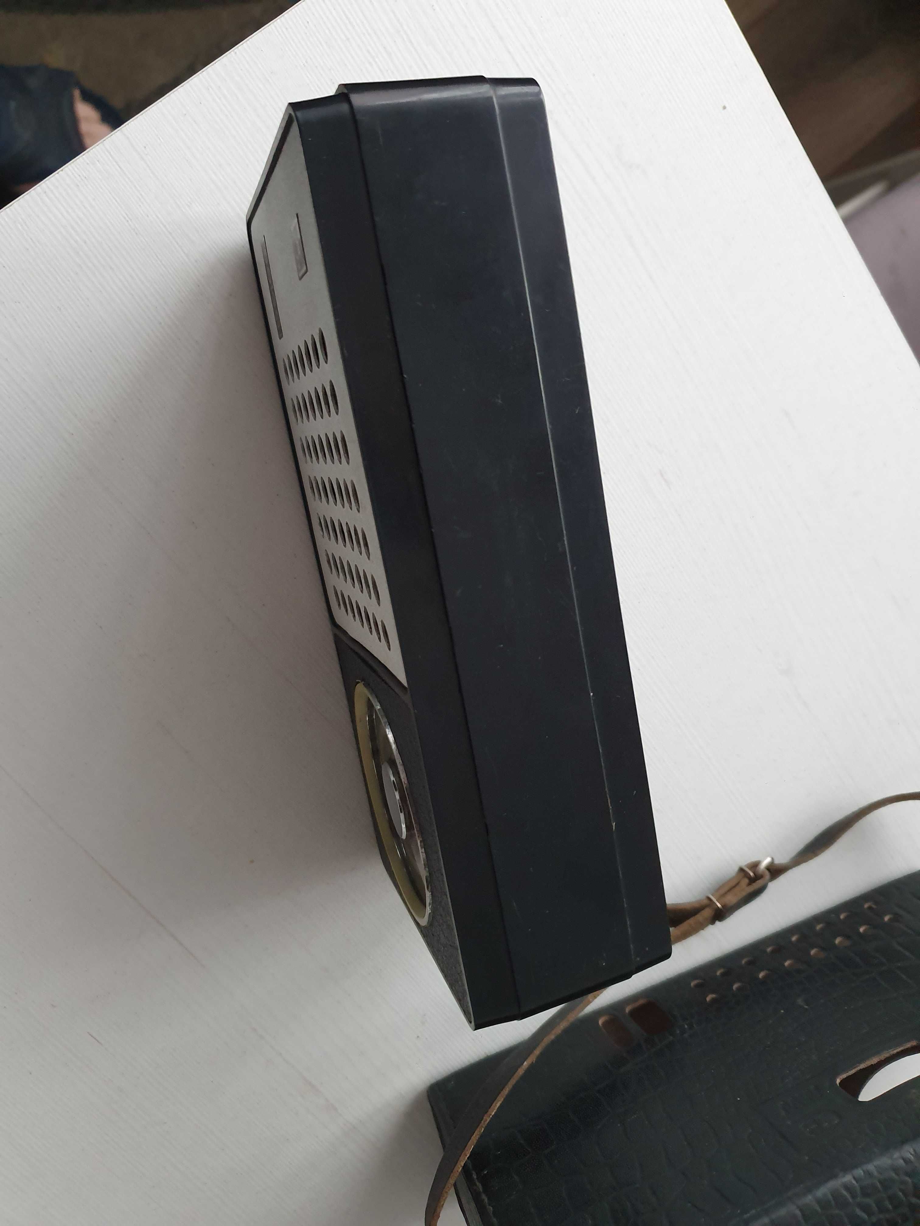 Stare zabytkowe rosyjskie radio SELGA 404 dla kolekcjonera