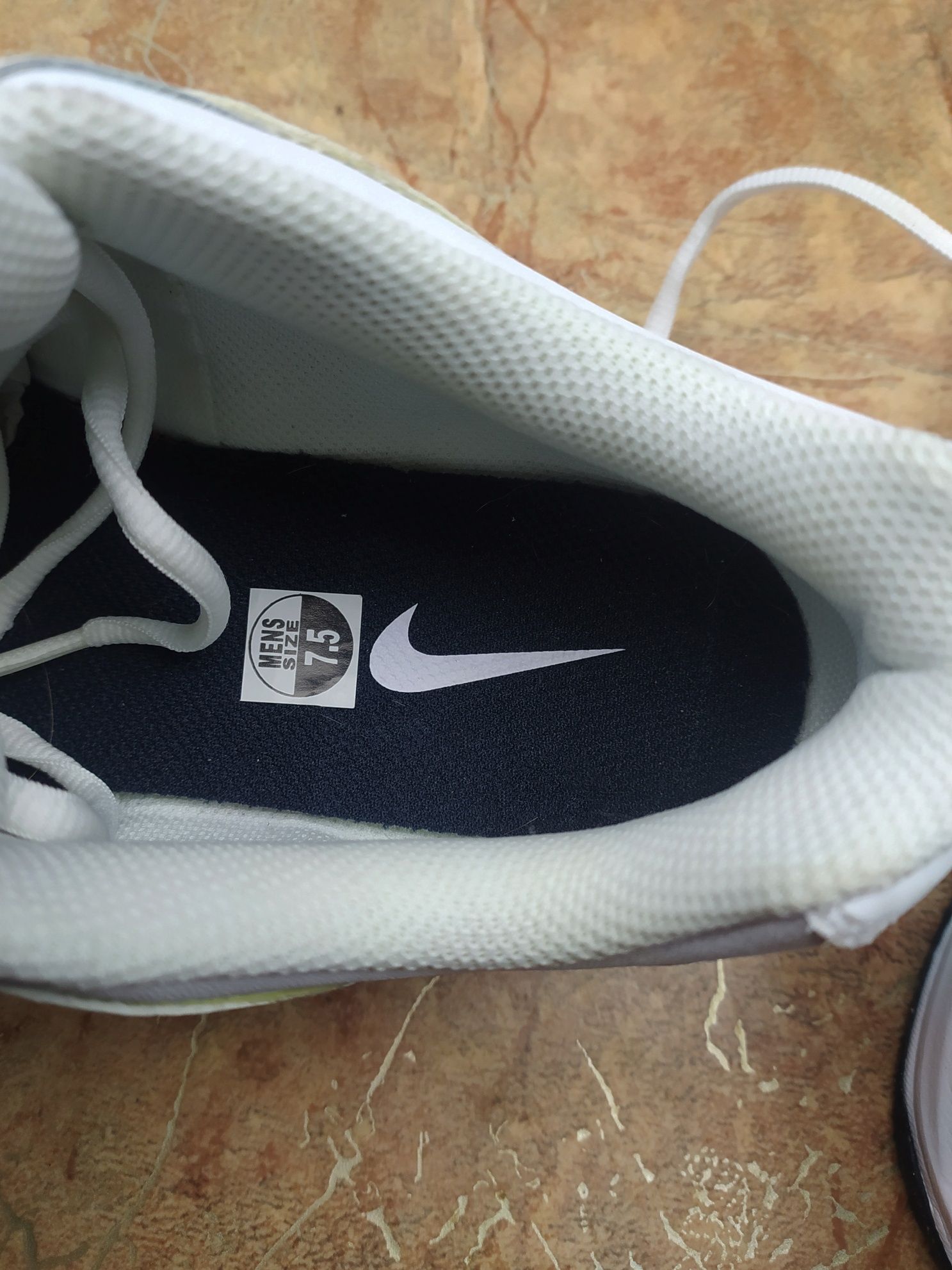 НОВІ оригінальні чоловічі Nike T lite 8 air max monarch 41-41,5р